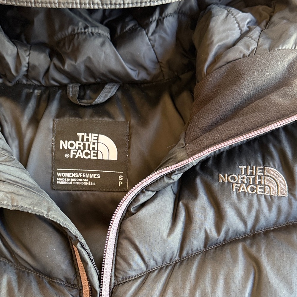 The North Face Women's Black Quilted Hooded Puffer Small - Picture 2 of 5